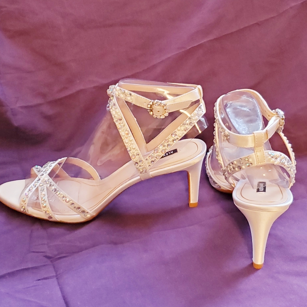 NEW Alex Marie Heels, White, Rhinestones, Size 11 - Picture 9 of 15